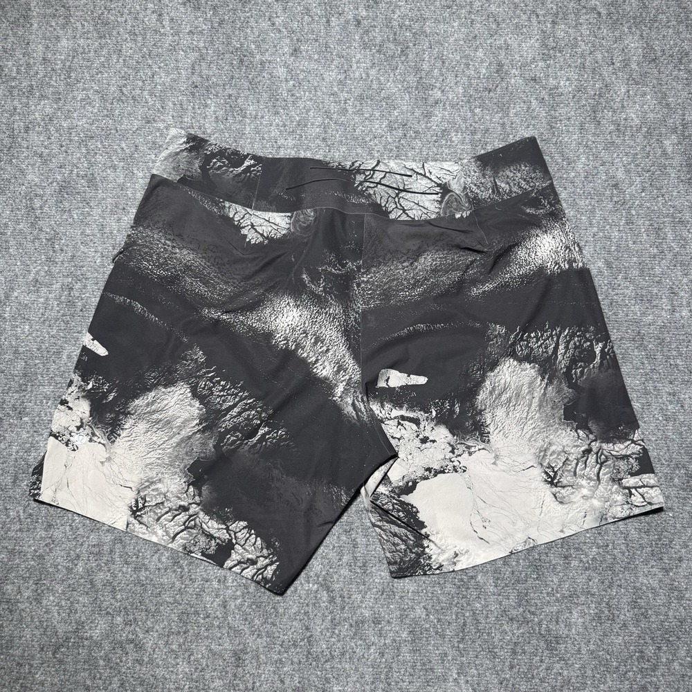 Lululemon Board Shorts 40‎ Gray Black Camo Dye Performance Beach Drawstring 7" - Picture 4 of 10